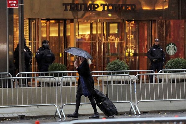 Thách thức không tưởng khi bảo vệ Trump - 2 Thách thức không tưởng khi bảo vệ Trump - 2