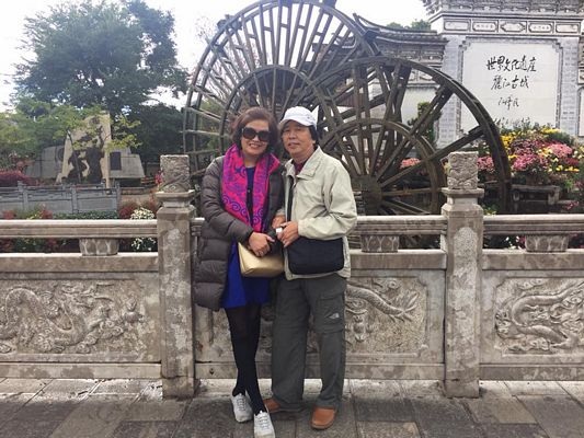 “Xuyên không” về dĩ vãng với Lệ Giang - 5 Không khí trở nên nhộn nhịp khi các nhóm du khách đổ đến ngày một đông
