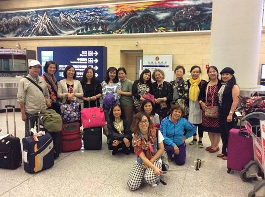 “Xuyên không” về dĩ vãng với Lệ Giang - 2 Nhóm du khách Việt Nam tới sân bay Côn Minh cuối tháng 10/2016.