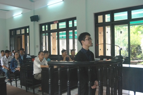 Giả danh giám đốc lừa đảo tiền tỉ - 1
Bị cáo Vũ Việt Dũng tại phiên tòa