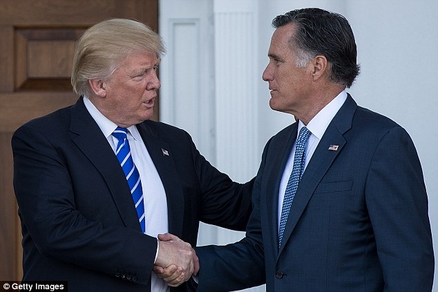 Muốn làm Ngoại trưởng Mỹ, Mitt Romney phải xin lỗi vì xúc phạm ông Trump - 1
Tổng thống đắc cử Donald Trump (trái) và cựu ứng viên tổng thống Mitt Romney. (Ảnh: Getty)