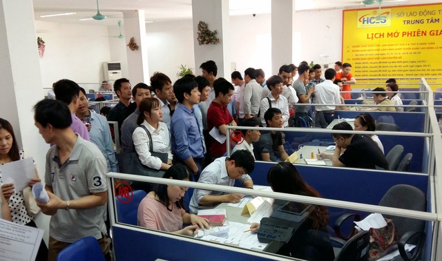 
Cần cân đối việc nâng tuổi hưu và sử dụng lao động trẻ
