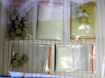 Triệt phá tụ điểm “bay lắc”, hốt gọn hàng chục dân chơi - 6 Triệt phá tụ điểm “bay lắc”, hốt gọn hàng chục dân chơi - 6