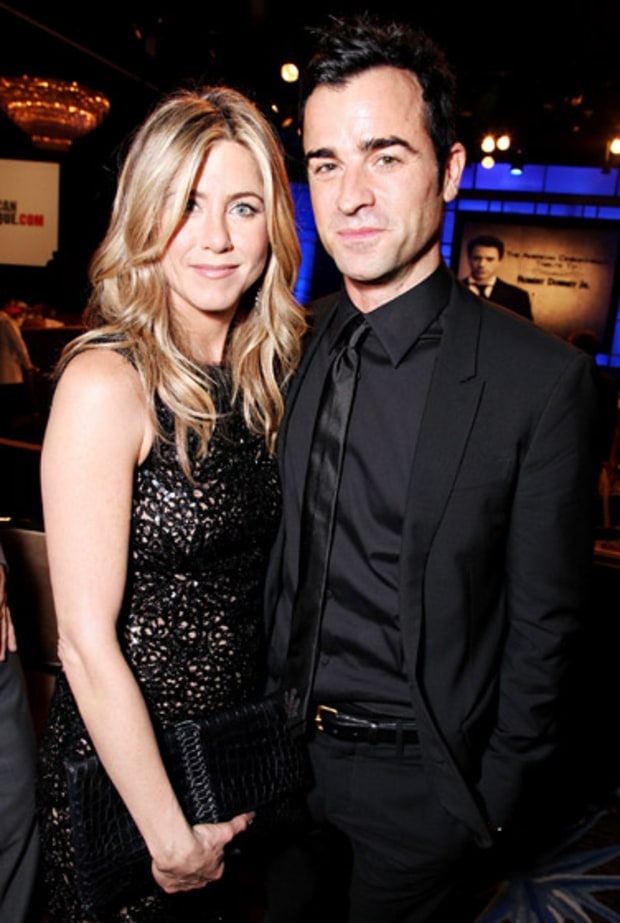 Những cặp sao yêu nhau từ phim trường - 5
Jennifer Aniston và Justin Theroux nảy sinh tình cảm trên mức bạn bè khi đóng cùng nhau bộ phim Wanderlust vào mùa thu năm 2010. Nữ diễn viên giàu có và phi công trẻ đính hôn vào tháng 8/2012 và bí mật kết hôn vào tháng 8/2015.