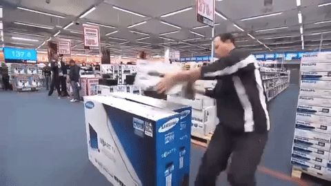 "Lạ đời" cuộc thi cho phép khách hàng lấy miễn phí mọi thứ trong 150 giây - 2 Người tham gia phải vô cùng khẩn trương để chọn sao cho nhiều món đồ nhất trong giới hạn 150 giây.