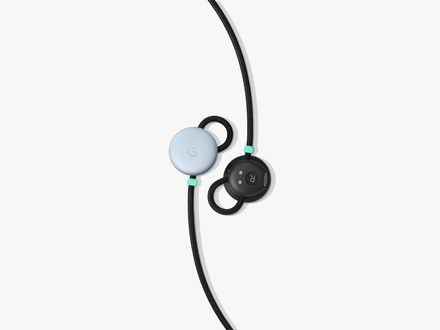 Phụ kiện đi kèm Pixel 2 biến giấc mơ "cả thế giới nói chung ngôn ngữ" thành sự thật - 2 Pixel Buds đi kèm một đoạn dây ngắn nối liền nhằm cố định 2 đầu tai nghe