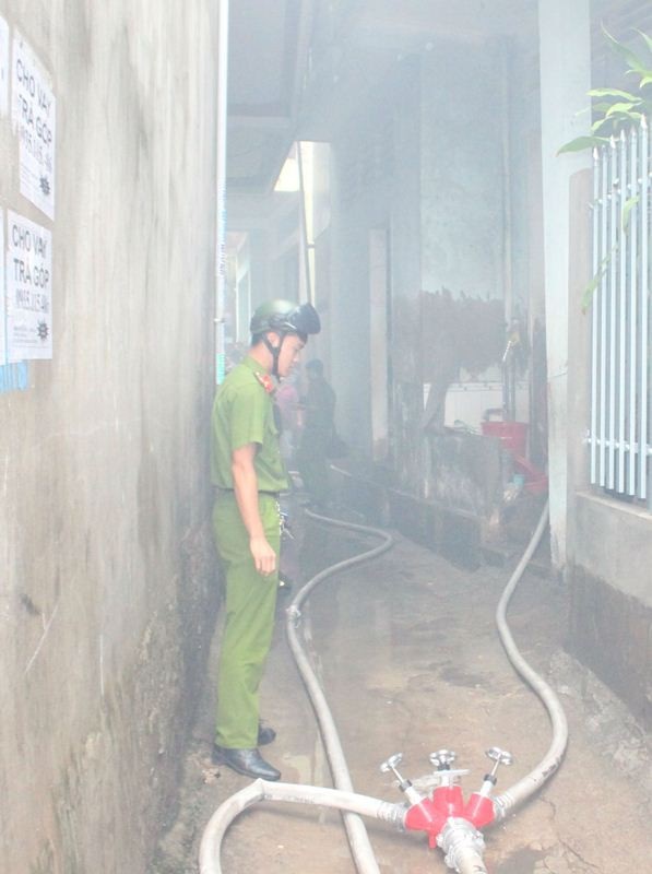 Khó bốc mù mịt con hẻm