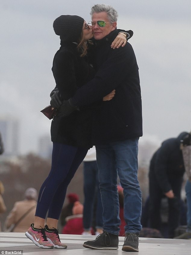 
Katharine McPhee, 33 tuổi và bạn trai David Foster, 68 tuổi trông rất hạnh phúc và tình tứ trong kỳ nghỉ bên nhau tại Paris
