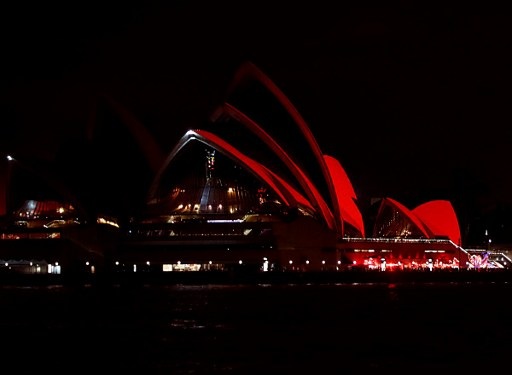 Thế giới tưng bừng đón năm mới Đinh Dậu - 3
Nhà hát Opera tại Sydney, Australia được chiếu sáng màu đỏ trong đêm giao thừa. (Ảnh: AFP)