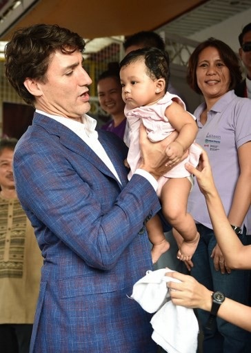 Thủ tướng Canada “gây bão” khi mua gà rán ở Philippines - 7
(Ảnh: AFP)