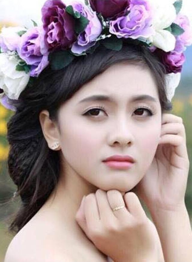 Cận cảnh những người đẹp vào bán kết Hoa khôi Nam Bộ 2017 - 2 Nguyễn Thị Hoài Anh (SN 1998, TPHCM).