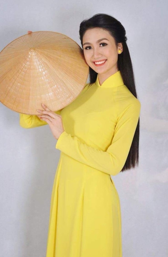 Cận cảnh những người đẹp vào bán kết Hoa khôi Nam Bộ 2017 - 3 Trương Thị Thanh Bình (SN 1997, Tiền Giang).