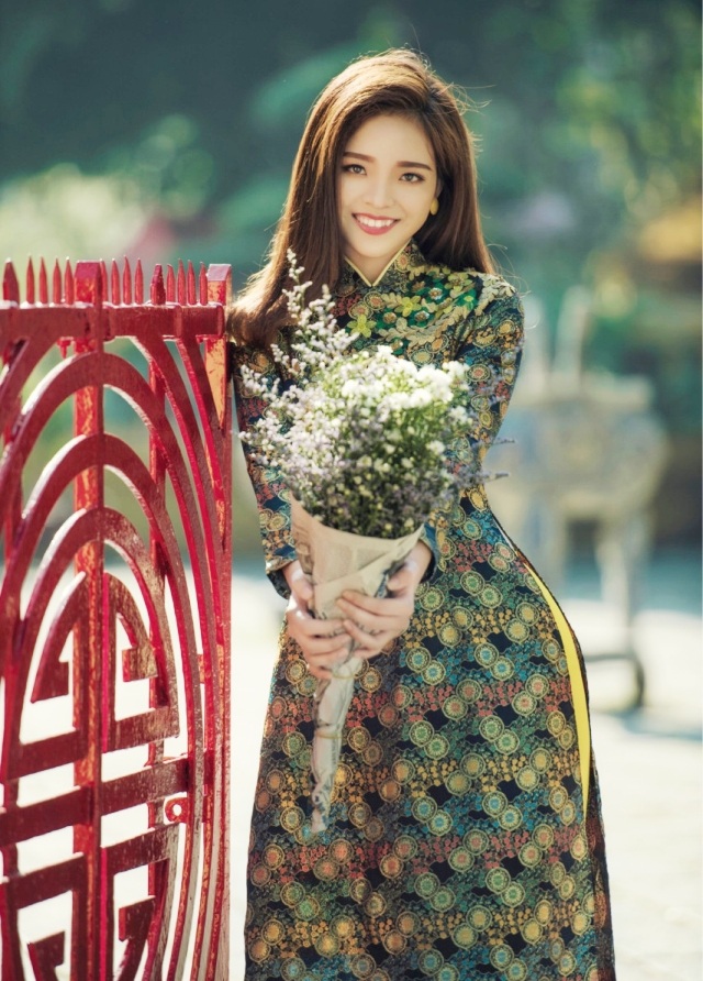 Cận cảnh những người đẹp vào bán kết Hoa khôi Nam Bộ 2017 - 8 Nguyễn Thị Hồng Hạnh (SN 1996, Đồng Nai).