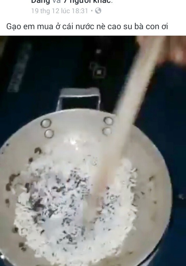 Đang làm rõ video clip nghi gạo giả ở Cà Mau - 1 Hình ảnh nghi là gạo giả trên Facebook có tên Thiên Hằng Thiên Bảo được cho là ở Cà Mau.