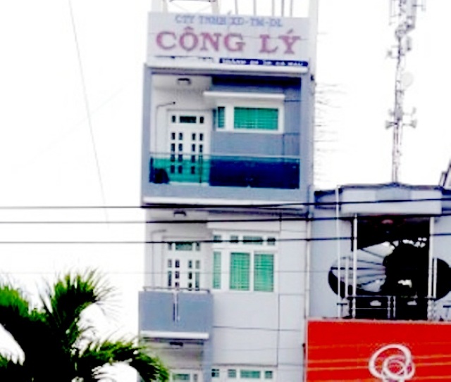 Rút đơn kiện doanh nghiệp tặng xe cho tỉnh Cà Mau - 2 Sau vụ lùm xùm tặng xe ô tô, Công ty Công Lý lại bị 2 doanh nghiệp đòi nợ 100 tỷ đồng.