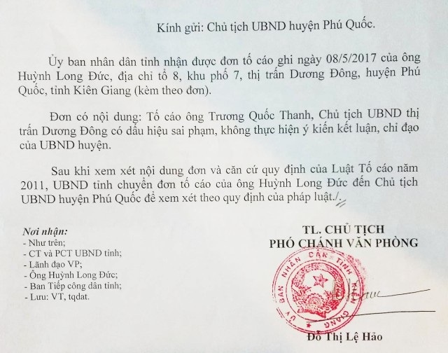 Vụ doanh nghiệp “cướp” đường công cộng: Tiếp nhận đơn tố cáo chủ tịch thị trấn - 2 Văn bản chuyển đơn tố cáo của người dân của UBND tỉnh Kiên Giang đến Chủ tịch huyện Phú Quốc xem xét xử lý theo quy định.