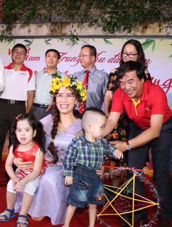 Hành khách nhí đáng yêu mùa trung thu Vietjet - 1 Nụ cười của các bé khuyết tật trong vòng tay Tổng giám đốc và lãnh đạo Vietjet
