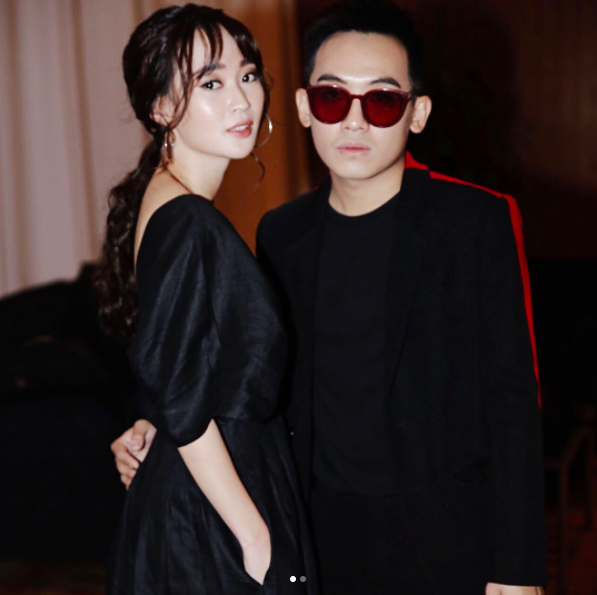 Bạn gái hot girl của Phở Đặc Biệt bị “ném đá" vì nói sao Kpop “chảnh” - 1 Hình ảnh hot girl Sun HT và bạn trai Phở Đặc Biệt tại giải thưởng dành cho người trẻ có ảnh hưởng trên mạng xã hội tại Malaysia. Ca sĩ Hàn Quốc Jessica có mặt trong sự kiện này.