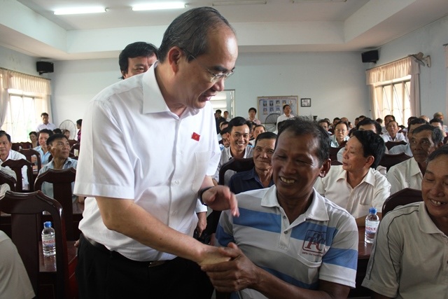 "Những dự án nghìn tỷ có sai phạm, cá nhân liên quan đều bị xử lý" - 1
Ông Nguyễn Thiện Nhân thăm hỏi cử tri ở phường 9, TP Trà Vinh (tỉnh Trà Vinh)