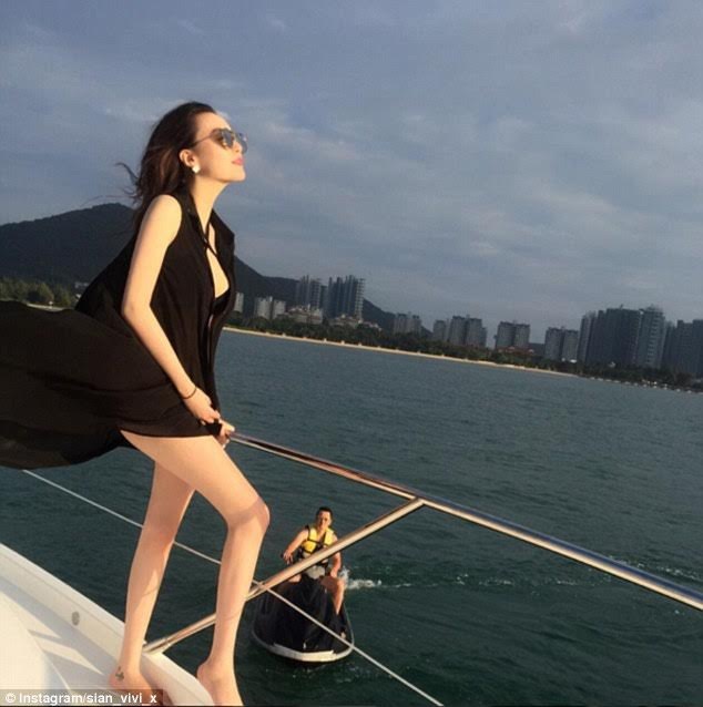 Cuộc sống “vạn người mơ” của các tiểu thư con nhà giàu Trung Quốc - 1 Cuộc sống “vạn người mơ” của các tiểu thư con nhà giàu Trung Quốc - 1