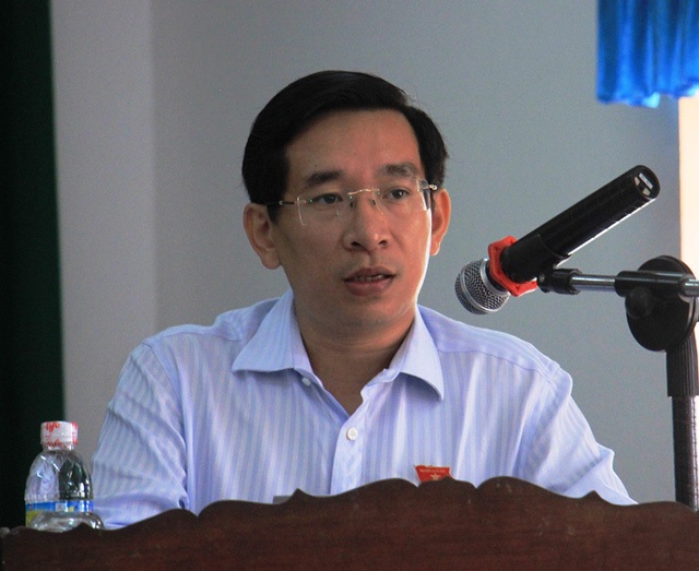 Nguyên Bí thư Bình Định: Tôi là người đứng đầu nên xin nhận hết trách nhiệm - 2
Ông Nguyễn Văn Cảnh, người vừa xin cáo quan về quê lo việc gia đình được xem là hiện tượng thăng tiến thần tốc chưa từng có ở Bình Định, có liên quan đến nguyên Bí thư Tỉnh ủy Nguyễn Văn Thiện