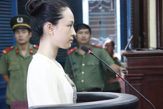 Tiếp tục truy tố Hoa hậu Phương Nga tội danh lừa đảo chiếm đoạt tài sản - 1 Hoa hậu Phương Nga tại phiên tòa sơ thẩm vào tháng 8/2016.