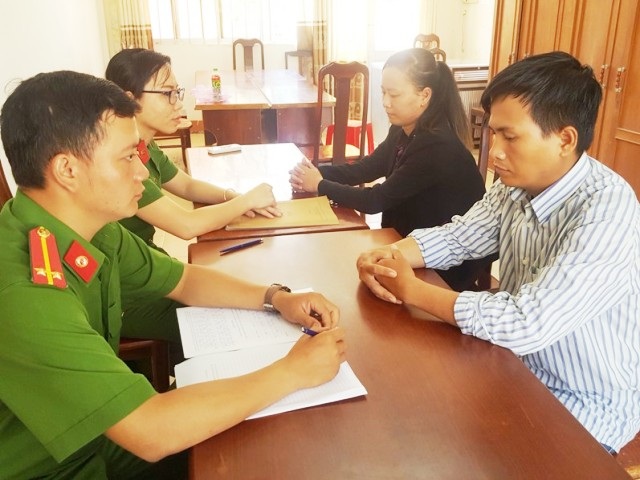 Vụ giả danh nhân viên Viettel: Khởi tố, bắt giam 3 đối tượng - 1 2 đối tượng Thuận và Loan.