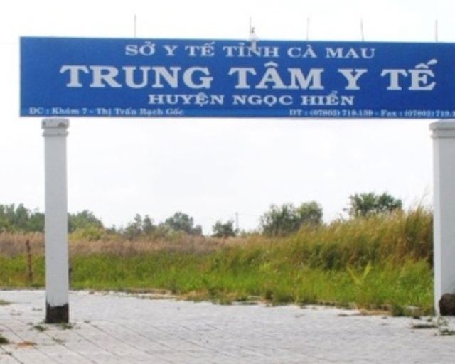 “Giám đốc bổ nhiệm cậu ruột không bằng cấp” lại bị… kiểm điểm rút kinh nghiệm - 1 Mắc phải nhiều sai phạm nhưng Giám đốc Trung tâm Y tế huyện Ngọc Hiển chỉ bị kiểm điểm điểm rút kinh nghiệm.
