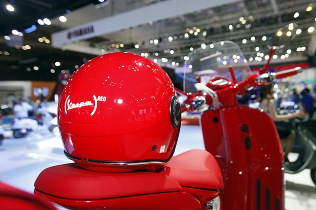 Vespa 946 Red có giá bán 405 triệu đồng - 6 Vespa 946 Red có giá bán 405 triệu đồng - 6