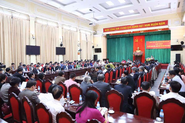 Gặp mặt các đại biểu là doanh nhân, nghệ nhân tiêu biểu Thủ đô năm 2017.