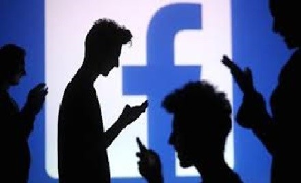 Dùng Facebook mất tiền tỷ - 1 Nhiều người ở Huế thời gian qua đặc biệt là phụ nữ trung niên bị lừa tiền qua facebook