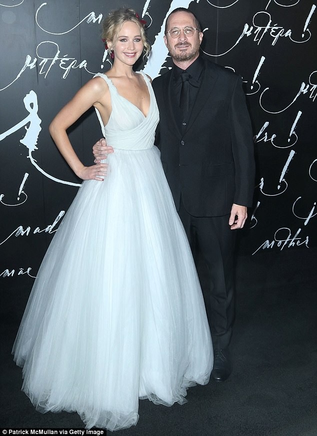 Jennifer Lawrence chia tay bạn trai hơn 21 tuổi - 1
Đạo diễn nổi tiếng Darren Aronofsky và nữ diễn viên Jennifer Lawrence đã chia tay nhau sau 1 năm hò hẹn