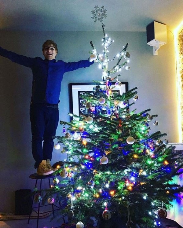 Sao trang hoàng cây thông Noel ra sao - 11
Ed Sheeran