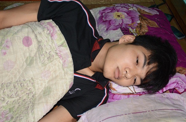 Em Hải 19 tuổi, mắc bệnh động kinh nặng từ lúc lên 10