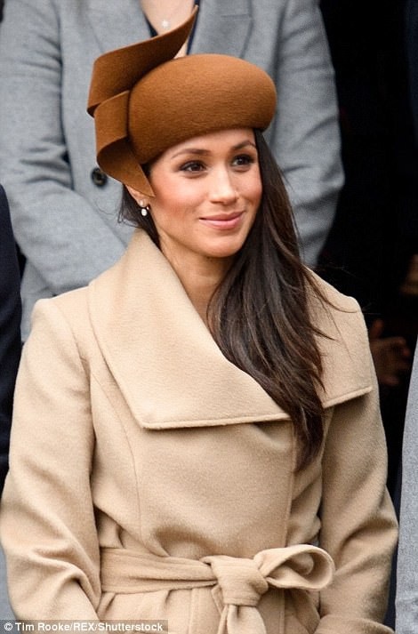 Meghan Markle xinh đẹp tới nhà thờ cùng hoàng tử Harry - 2
Người đẹp 36 tuổi diện bộ trang phục thanh lịch, tinh tế.