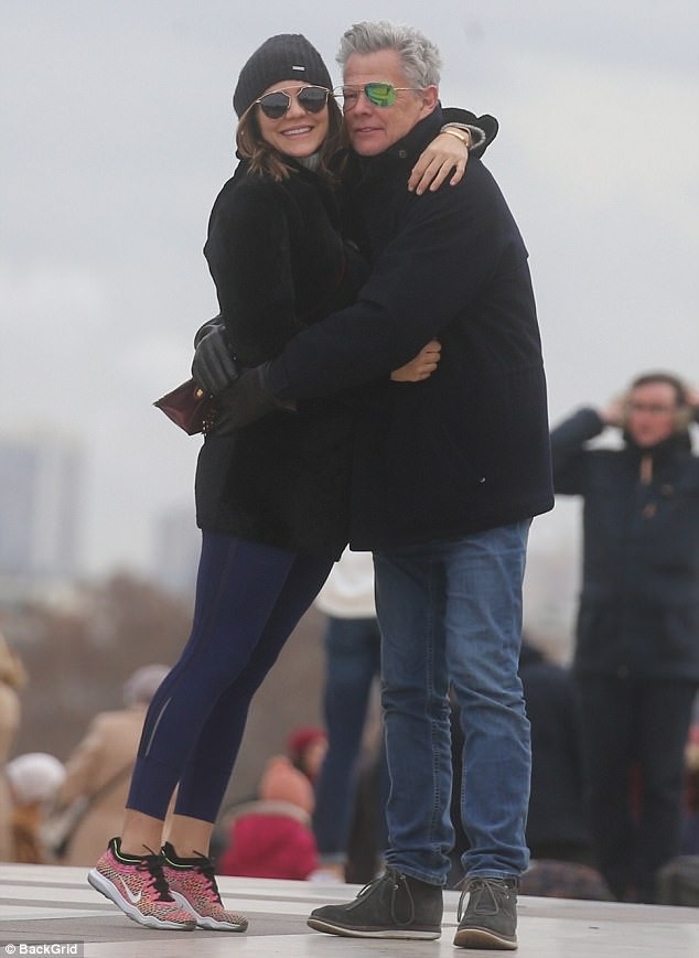 
Cặp đôi mới hẹn hò ít tháng đã đón Giáng sinh tại đây
