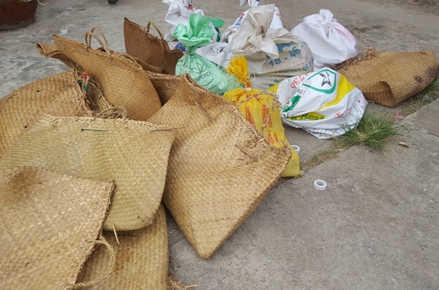 Tang vật được thu giữ tại trường gà.