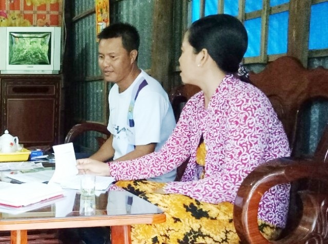 Nguyên Trưởng ấp “kêu cứu” trước nguy cơ mất hết tài sản vì… giúp dân! - 1 Gia đình ông Nguyễn Văn Út trình bày với PV Dân trí.