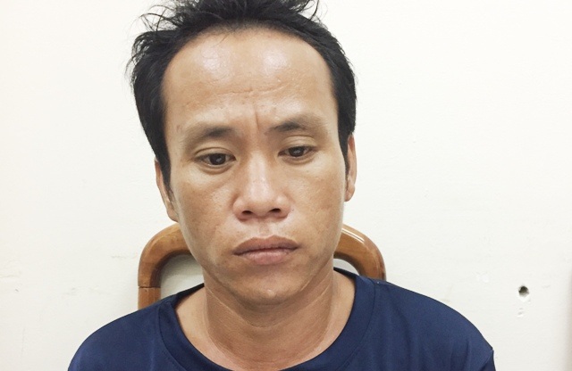 Gã cha dượng nhiều lần cưỡng bức con gái của vợ - 1 Đối tượng Nguyễn Văn Tài tại cơ quan công an.