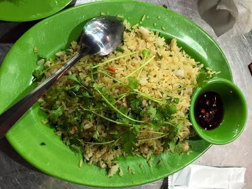 Những vụ “chặt chém” khách tai tiếng làm xấu hình ảnh du lịch Việt - 4 Khách bức xúc khi phải trả đĩa cơm rang lên tới 150.000 trong khi chất lượng lại không tương xứng