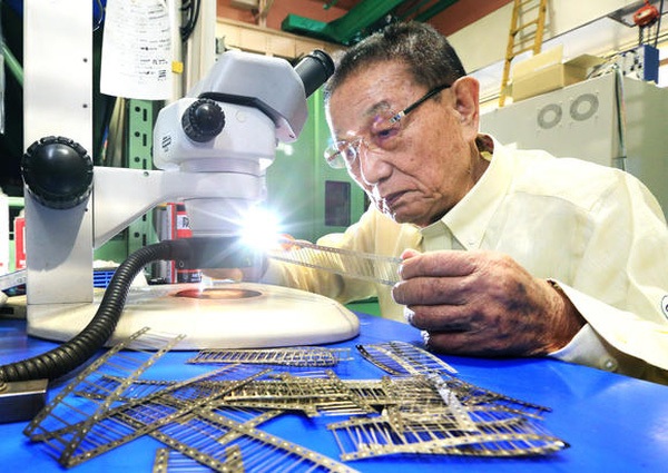Không người kế nghiệp, hàng triệu công ty Nhật có thể đóng cửa - 1
Ông Masayuki Okano, vị Chủ tịch 84 tuổi của công ty sản xuất kim tiêm Okano Kogyo, tỏ ra bi quan về tương lai - Ảnh: NIkkei.