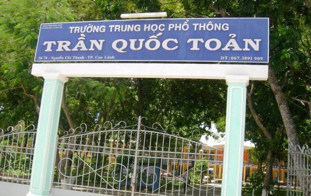 Nữ sinh lớp 11 đâm bạn trọng thương ngay tại trường - 1 Em H.T.K. V. và V.K. T. cùng học Trường THPT Trần Quốc Toản.