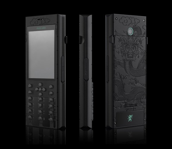 Điện thoại Rồng của Mobiado: Huyền thoại có thật - 10 Lớp phủ super-luminova (siêu dạ quang) tạo lớp ánh sáng xanh lục. “Ẩn” những vẫn nổi bật.