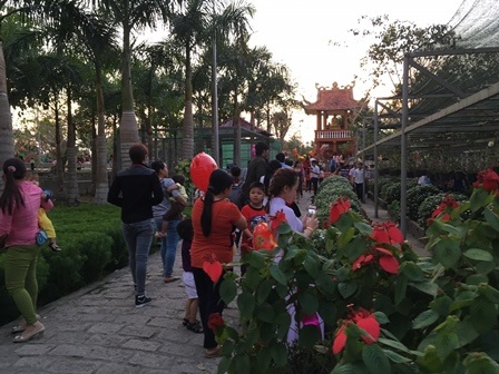 Dòng người nô nức đổ về Thiền viện Trúc Lâm Phương Nam - 10 Dòng người nô nức đổ về Thiền viện Trúc Lâm Phương Nam - 10
