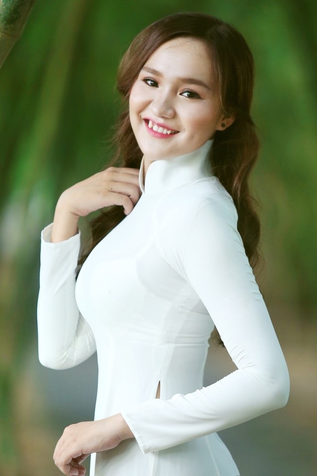 Cận cảnh những người đẹp vào bán kết Hoa khôi Nam Bộ 2017 - 10 Nguyễn Thị Cẩm Hương (SN 1995, Sóc Trăng).