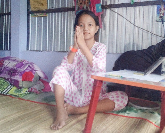 Ánh mắt đáng thương của bé gái 10 tuổi bị câm điếc kèm tim bẩm sinh - 3