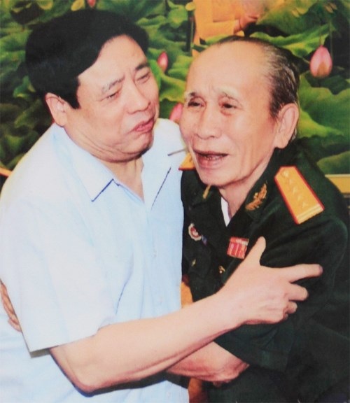 Xử lý kịp thời những kẻ xuyên tạc, bịa đặt - 1
Đại tướng Phùng Quang Thanh và Đại tá, CCB Nguyễn Đức Toại