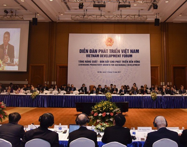 Việt Nam tăng 14 bậc trên bảng xếp hạng môi trường kinh doanh - 1 Diễn đàn phát triển Việt Nam sáng 13/12, tại Hà Nội