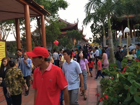 Dòng người nô nức đổ về Thiền viện Trúc Lâm Phương Nam - 11 Dòng người nô nức đổ về Thiền viện Trúc Lâm Phương Nam - 11