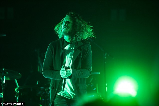 Nam ca sĩ nhạc rock bất ngờ qua đời chỉ vài giờ sau đêm nhạc - 11 Chris Cornell biểu diễn tại một đêm nhạc hồi đầu tháng 5 ở thành phố Atlanta.